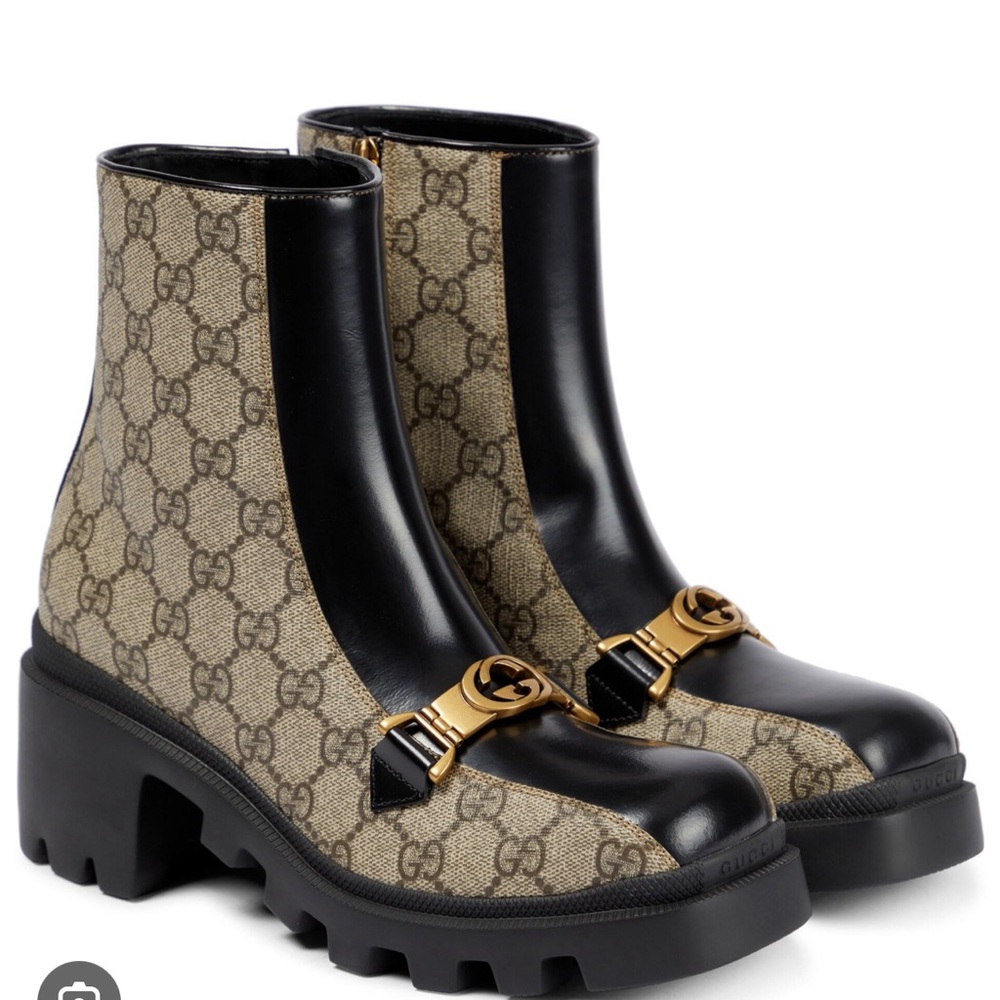 Gorgeous BNIB GUCCI GG Supreme ankle Horsebit boots